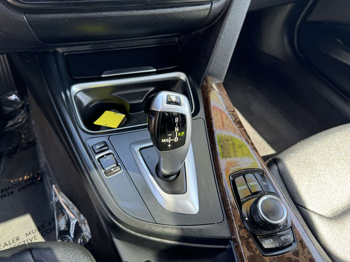 Vehicle image 15 of 16