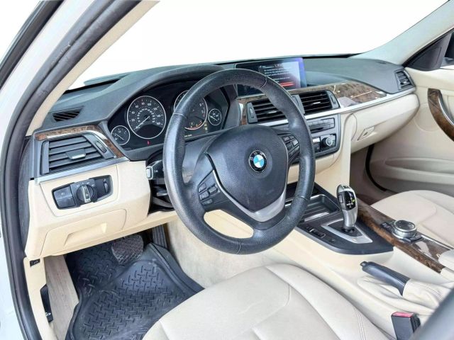 Vehicle image 14 of 22
