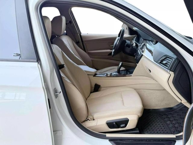 Vehicle image 10 of 22