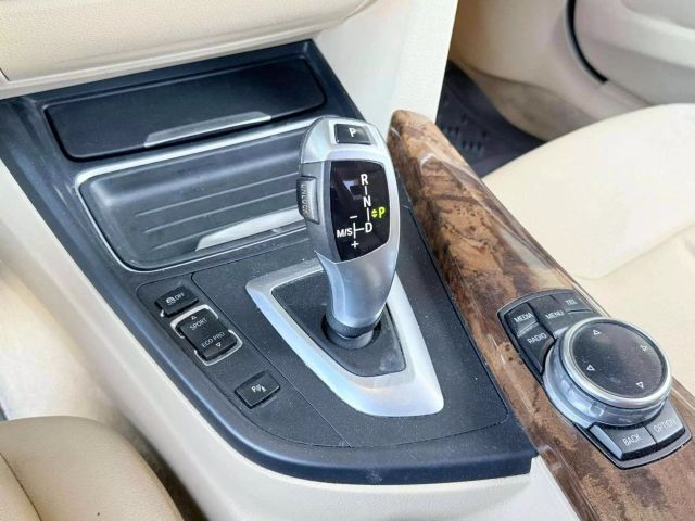Vehicle image 18 of 22