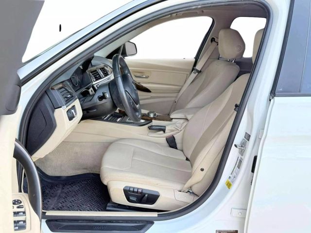 Vehicle image 13 of 22