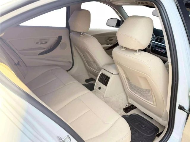 Vehicle image 11 of 22