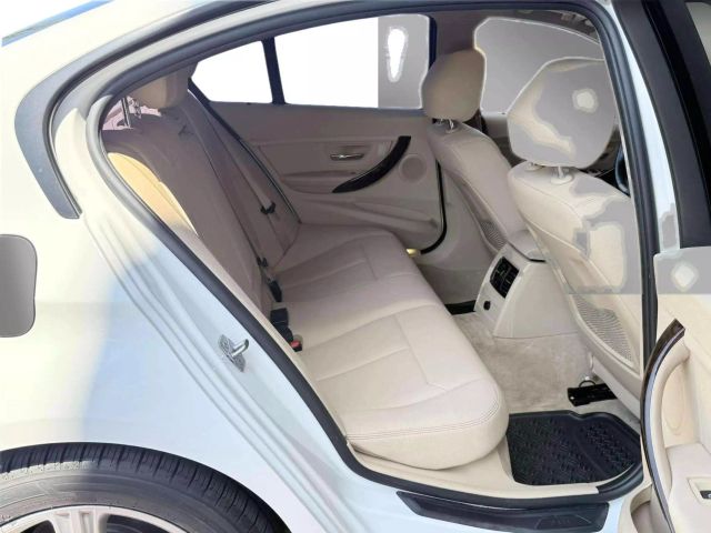 Vehicle image 21 of 22