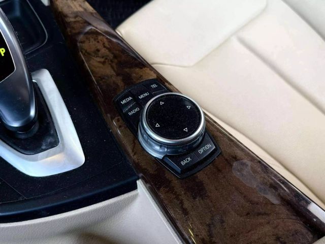 Vehicle image 19 of 22