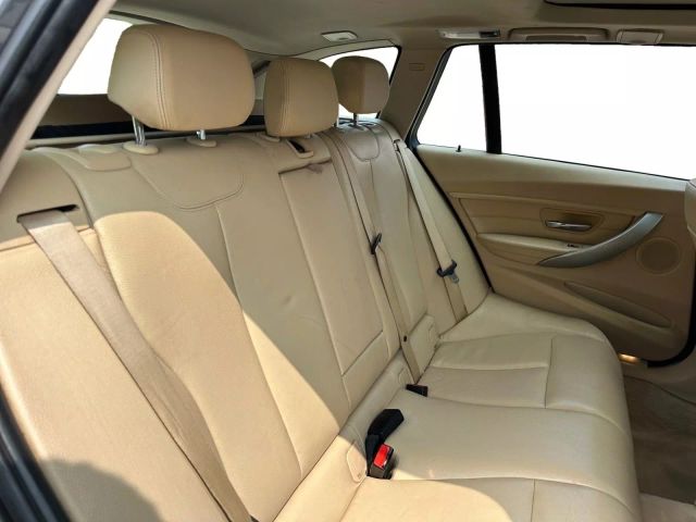 Vehicle image 18 of 25