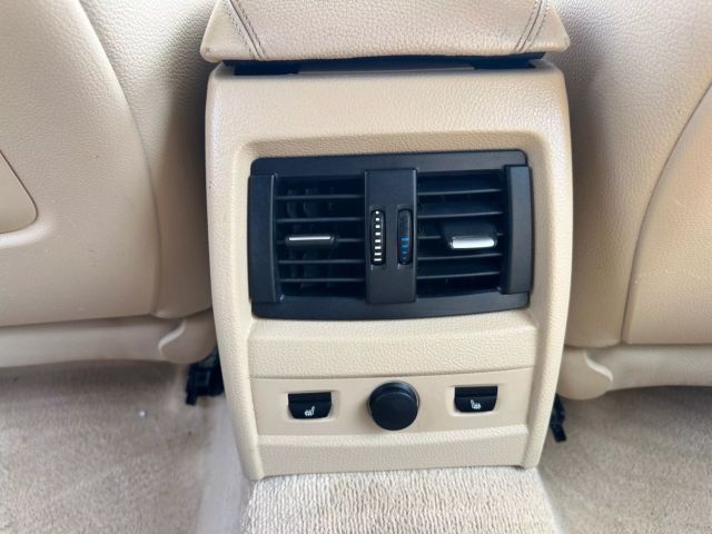 Vehicle image 21 of 25