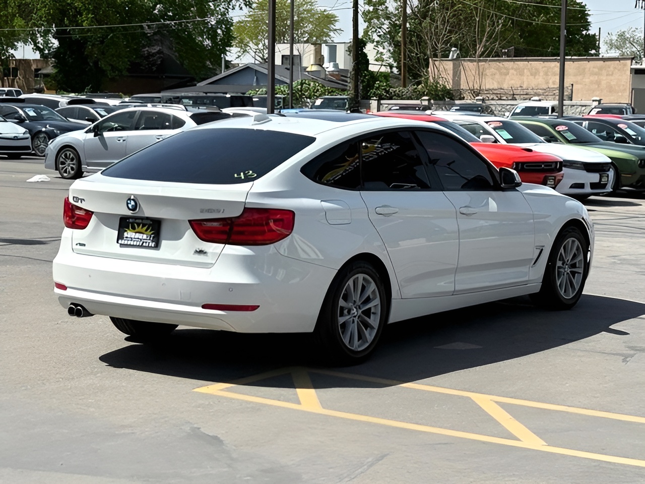 Vehicle image 32 of 35