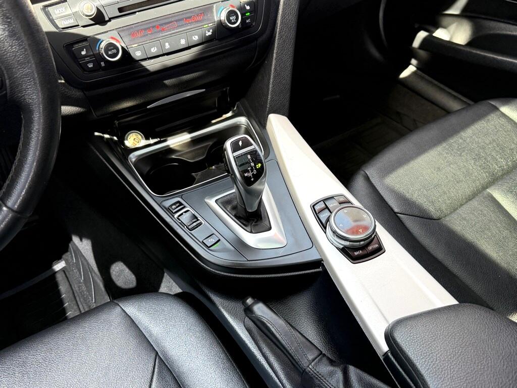Vehicle image 22 of 35