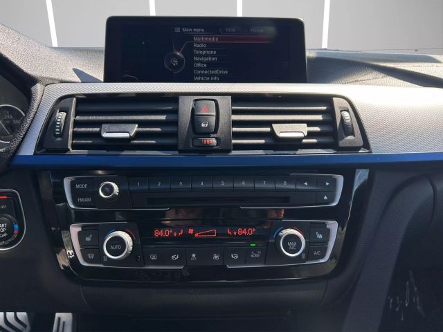 Vehicle image 17 of 30