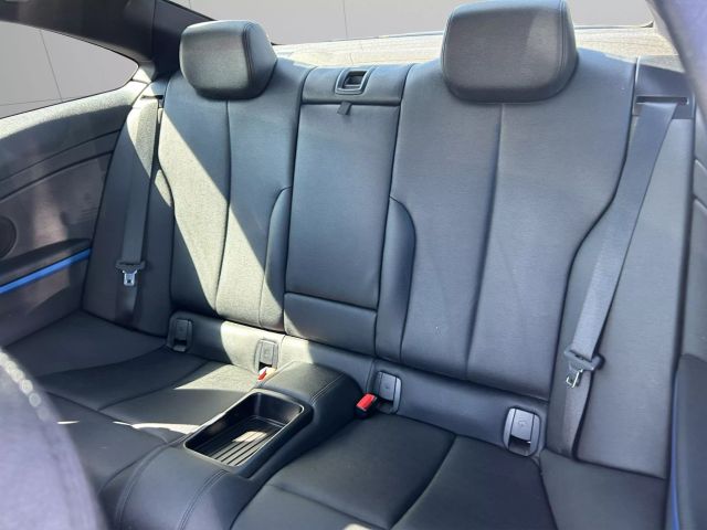 Vehicle image 10 of 30