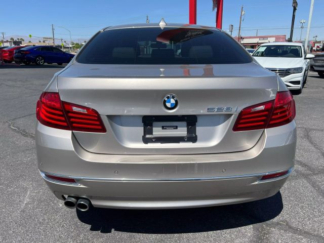 Vehicle image 8 of 30
