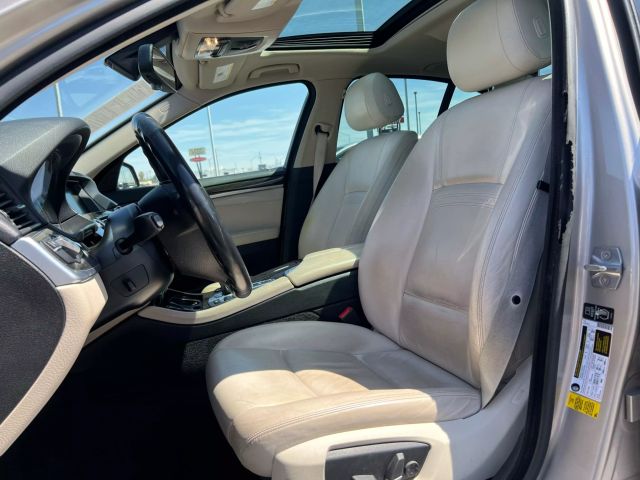 Vehicle image 17 of 30