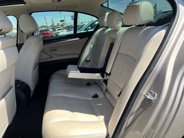 Vehicle image 20 of 30