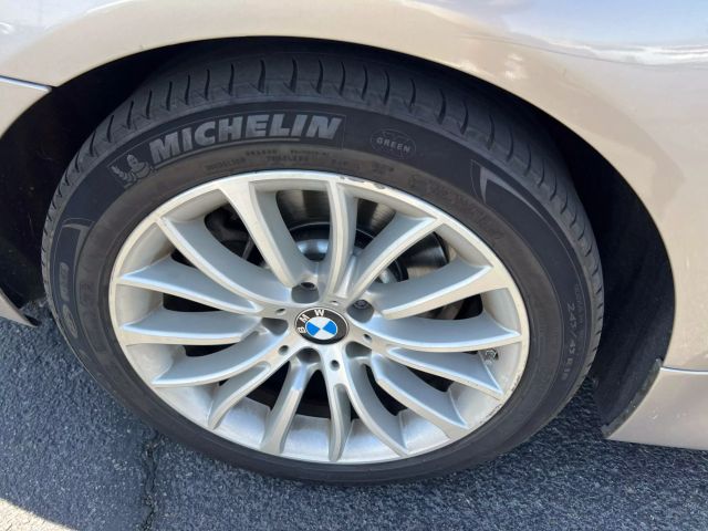 Vehicle image 27 of 30
