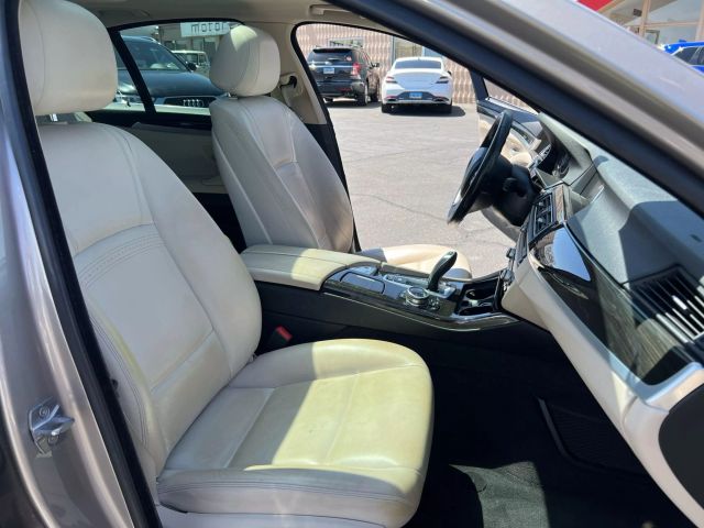 Vehicle image 24 of 30