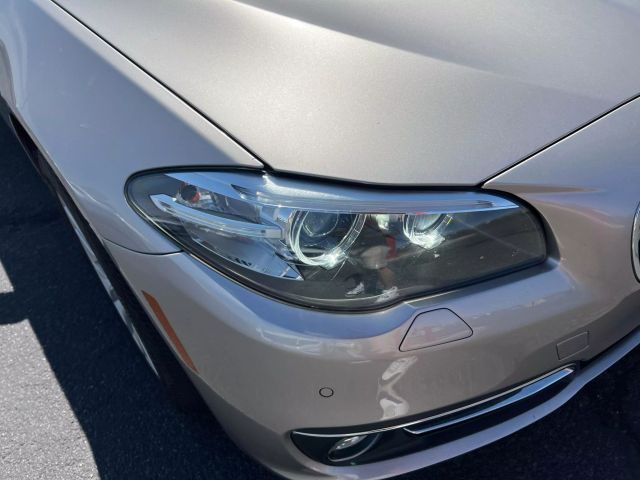 Vehicle image 10 of 30