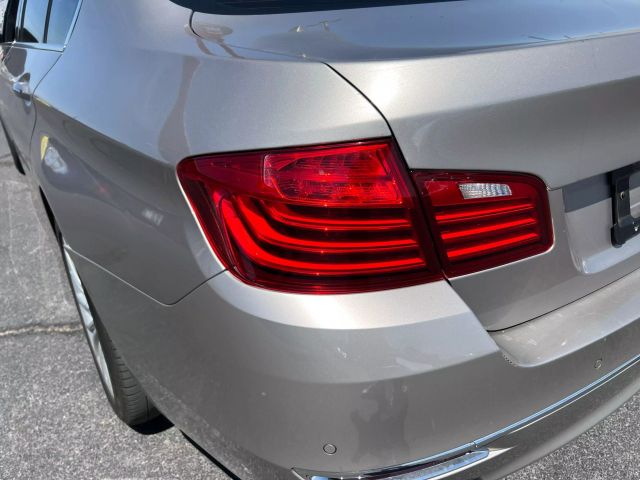 Vehicle image 12 of 30