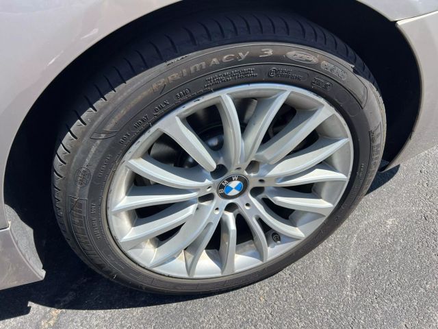 Vehicle image 28 of 30