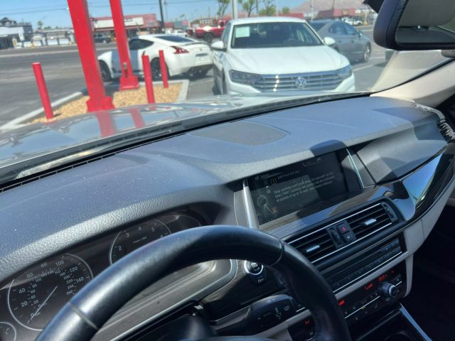 Vehicle image 14 of 30