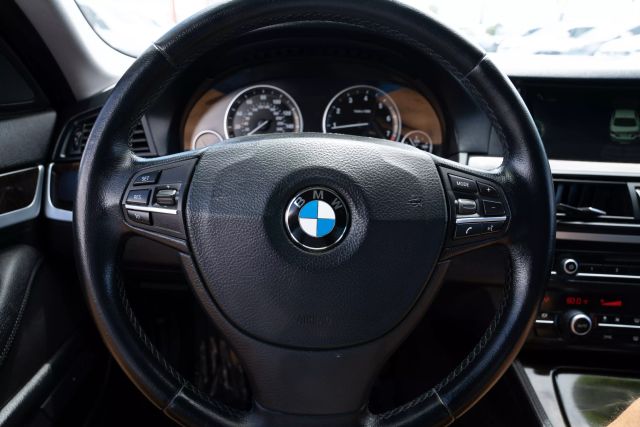 Vehicle image 11 of 22