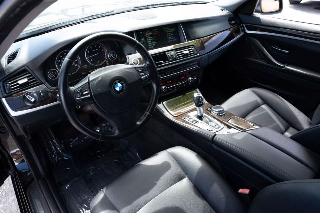 Vehicle image 13 of 22