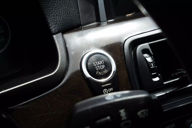 Vehicle image 18 of 22