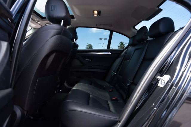 Vehicle image 14 of 22