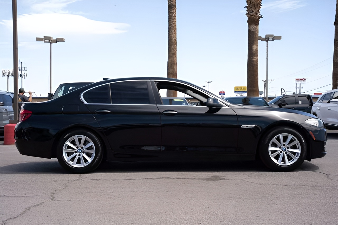 Vehicle image 21 of 22