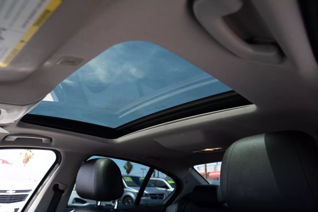 Vehicle image 17 of 22