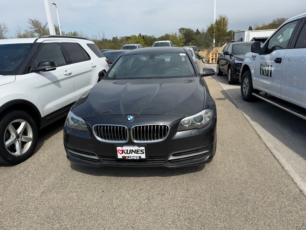 2014 BMW 5 Series 528i xDrive Image 3 of 23