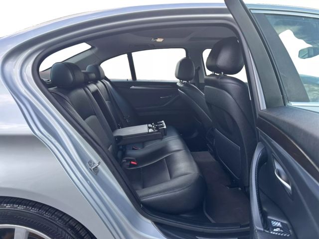 Vehicle image 19 of 30