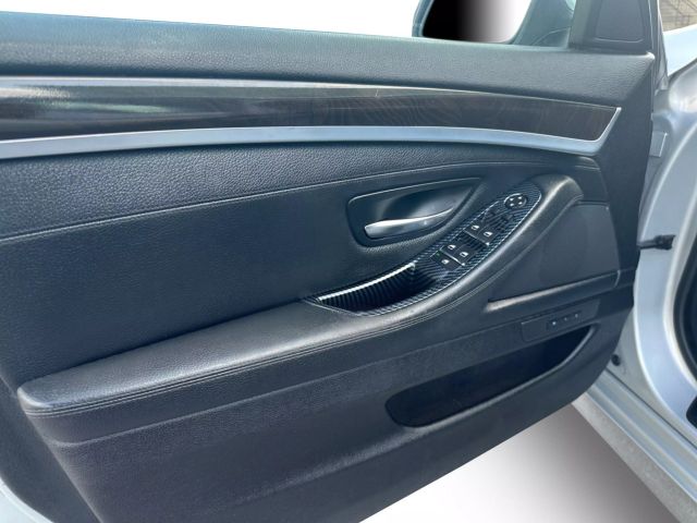 Vehicle image 10 of 30