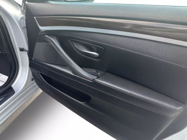 Vehicle image 20 of 30