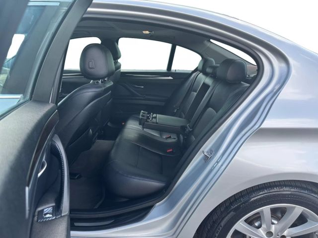 Vehicle image 17 of 30