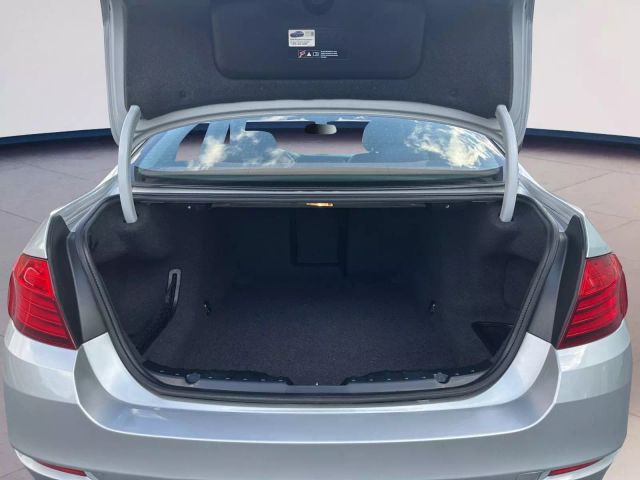 Vehicle image 18 of 30