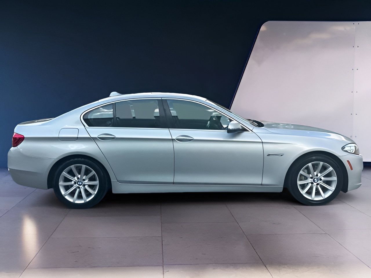 Vehicle image 26 of 30