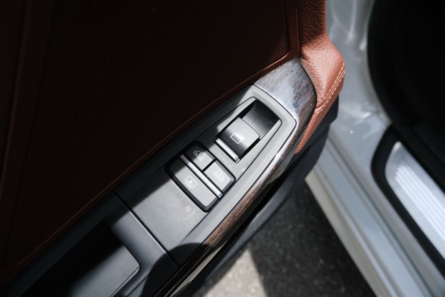 Vehicle image 21 of 43