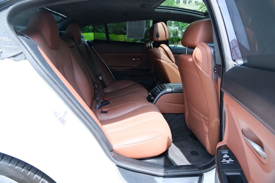 Vehicle image 23 of 43