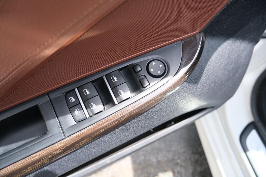 Vehicle image 17 of 43