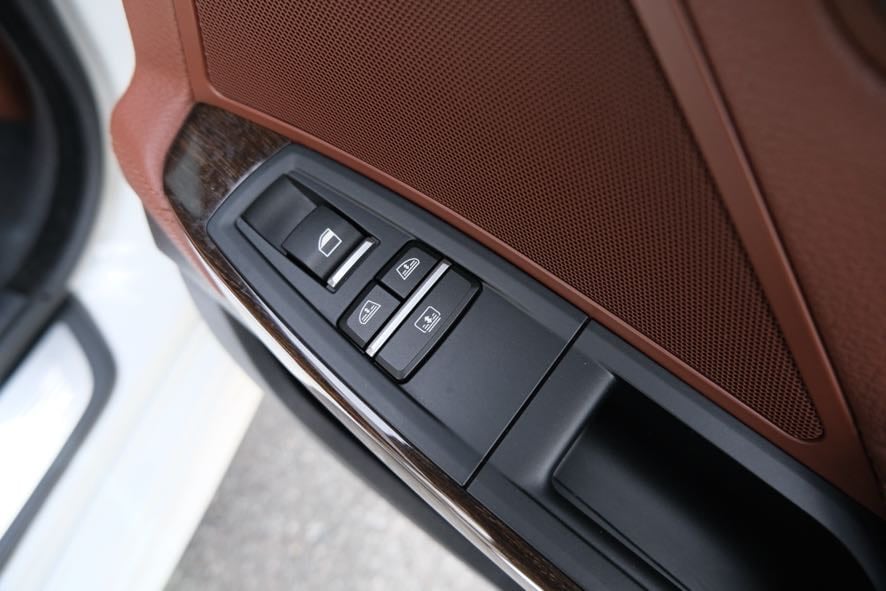 Vehicle image 25 of 43