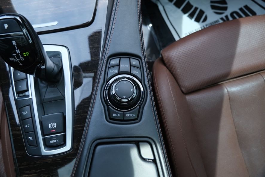 Vehicle image 31 of 43