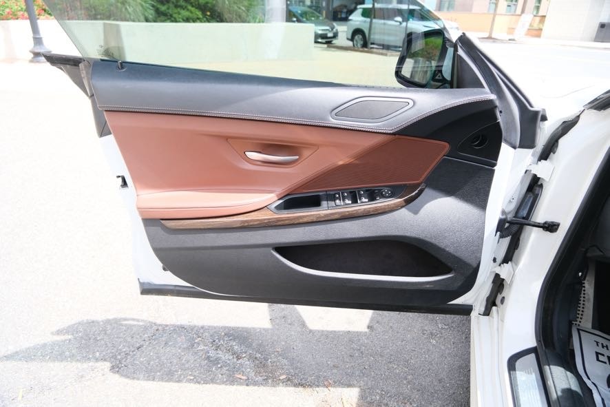 Vehicle image 16 of 43