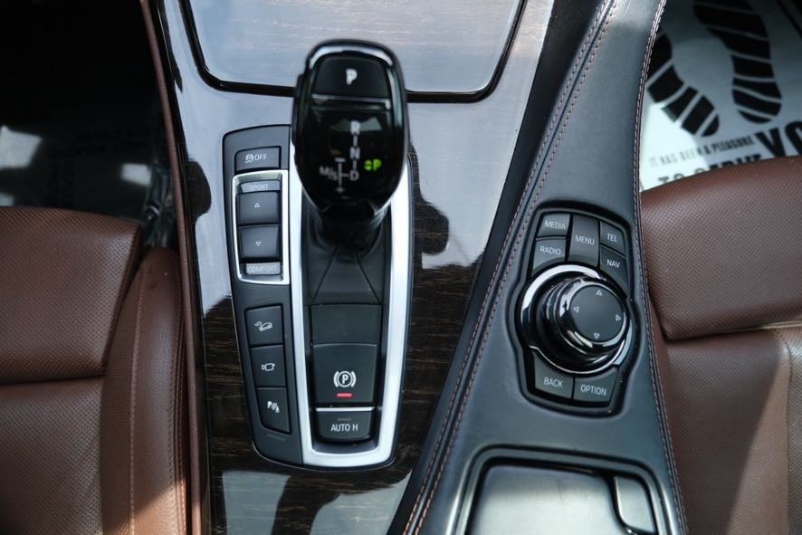 Vehicle image 30 of 43
