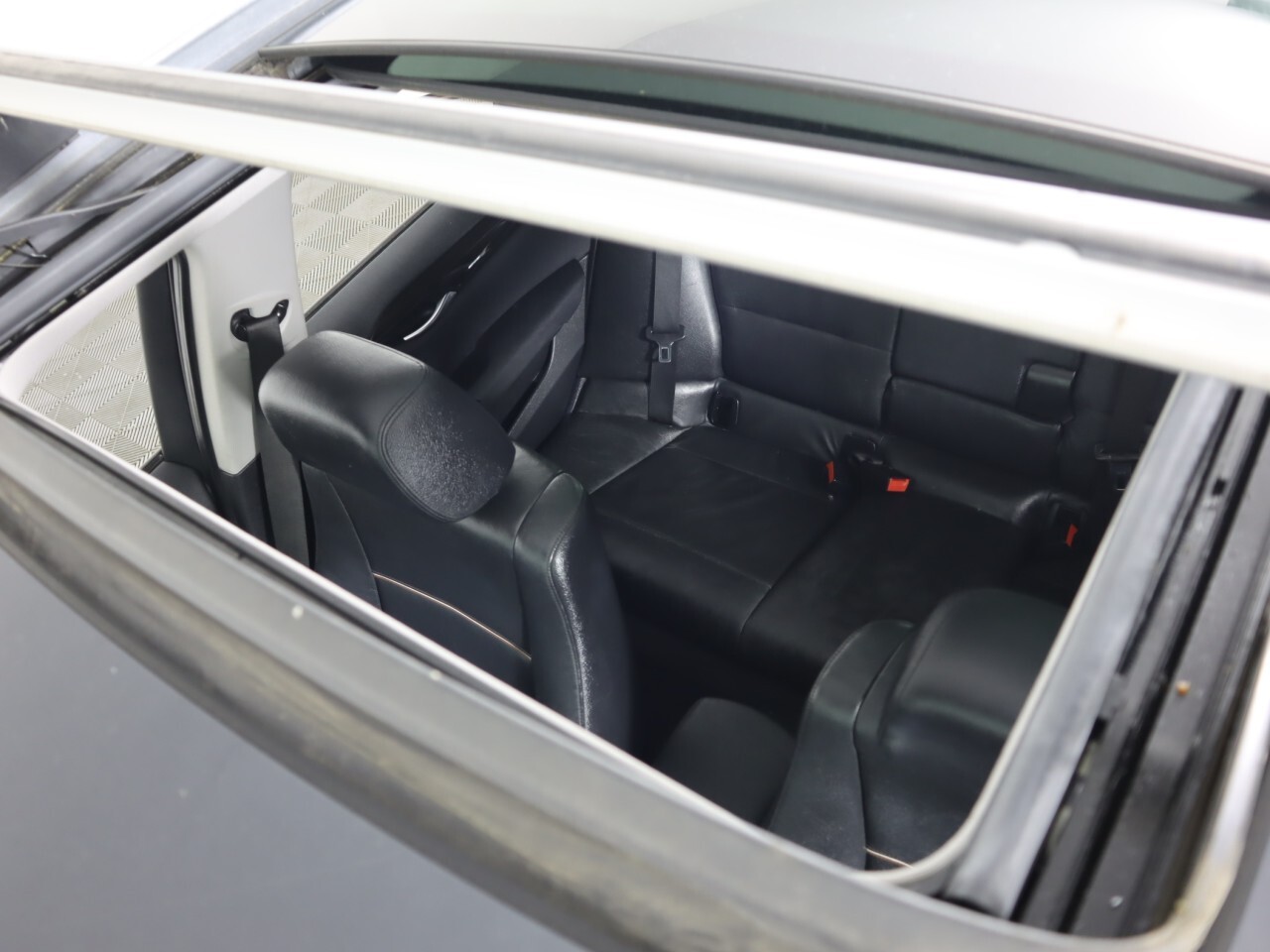 Vehicle image 26 of 42