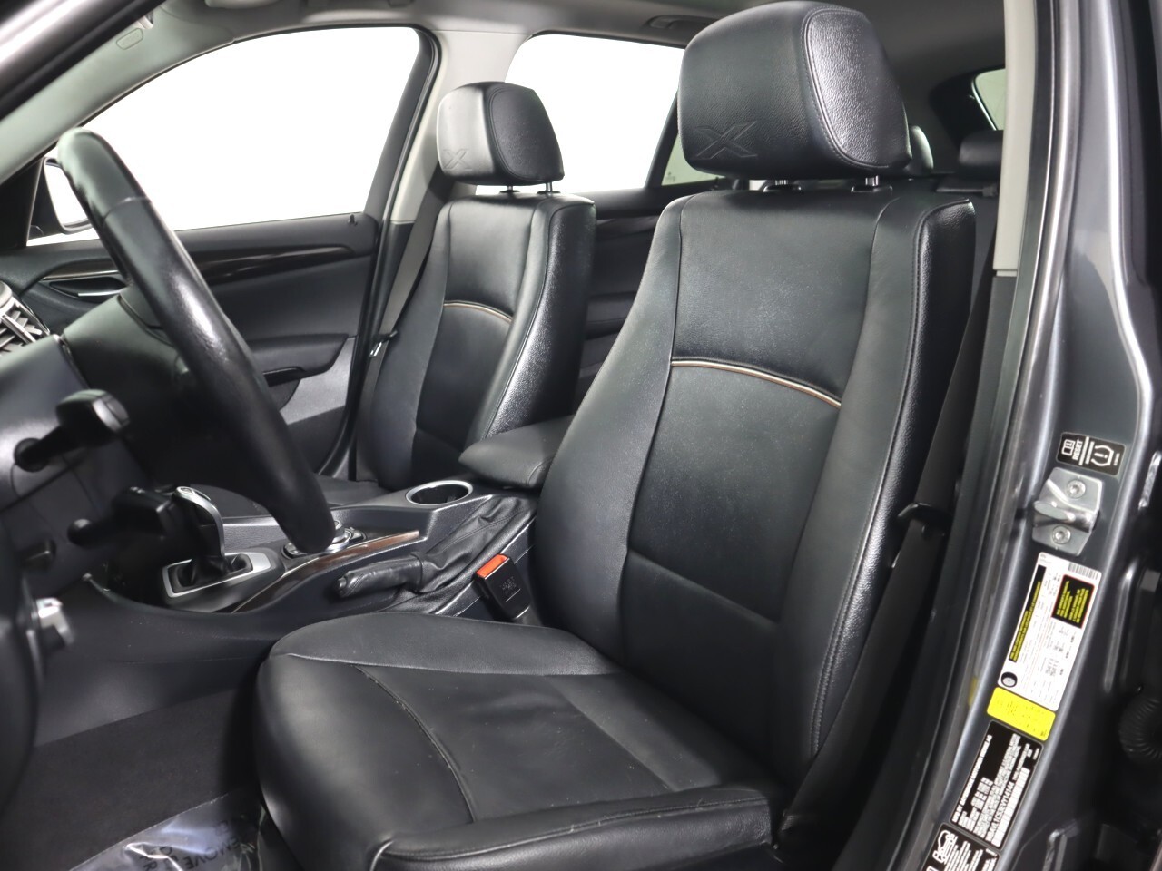 Vehicle image 29 of 42