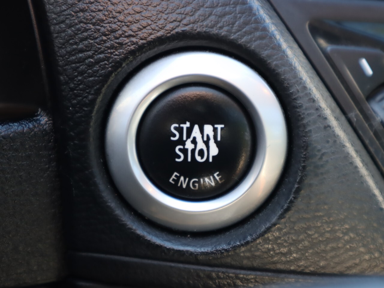 Vehicle image 22 of 42
