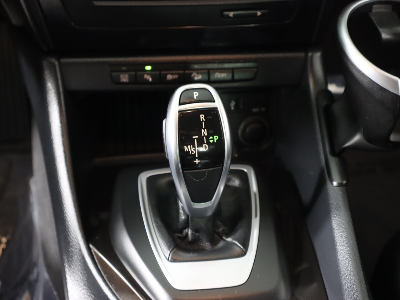Vehicle image 23 of 42