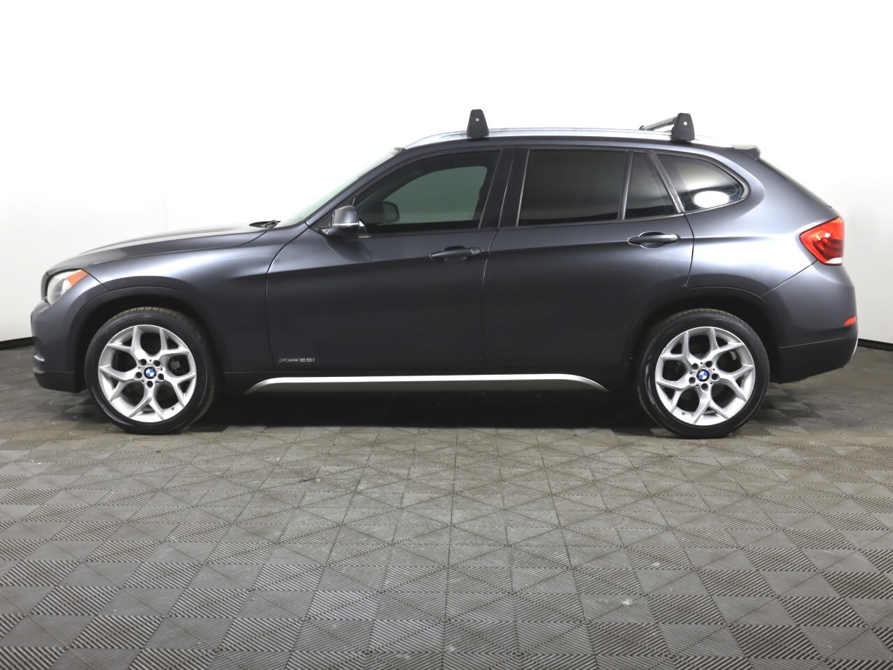 Vehicle image 7 of 42