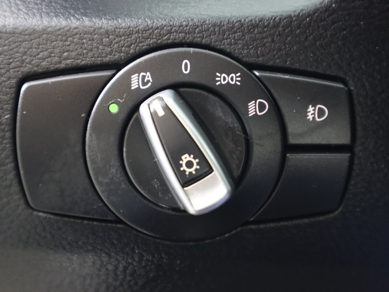 Vehicle image 9 of 42