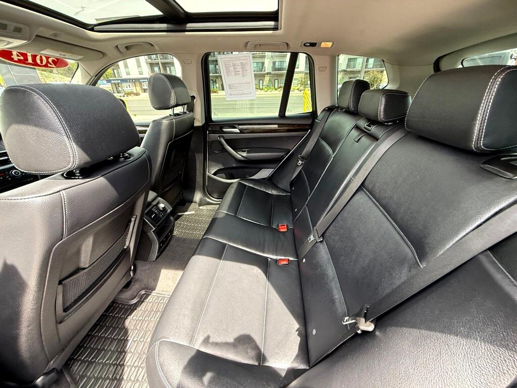 Vehicle image 27 of 32